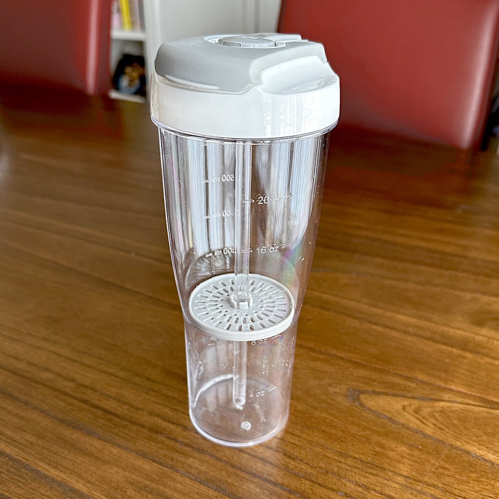 Pampered Chef Diffuser Water Bottle Shaker - 20 oz